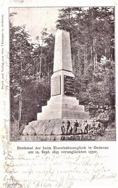 1637920219_1 AK-Oederan-Denkmal-der-beim-Eisenbahnunglueck-am-19-9-1895-v.jpg
